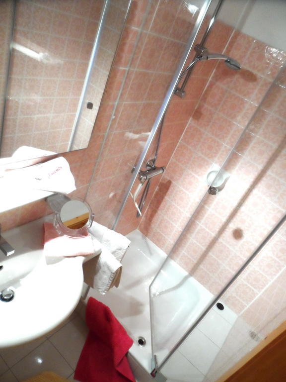 Haus Brunneck Apartman Warth  Szoba fotó